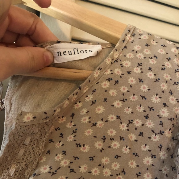 Neuflora Floral Blouse - Picture 3 of 3